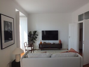 Smart TV - 98Alfama Terracota Apartment (Lisboa)