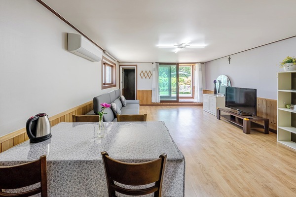 Basic Room, 2 Bedrooms (entire home) | 2 bedrooms, WiFi (free)