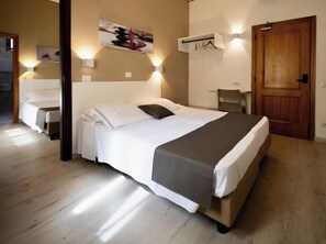 Quadruple Room | Desk, free WiFi - Hotel Miralaghi Family & Sport (Chianciano Terme)