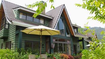 Villa, Valley View | Exterior