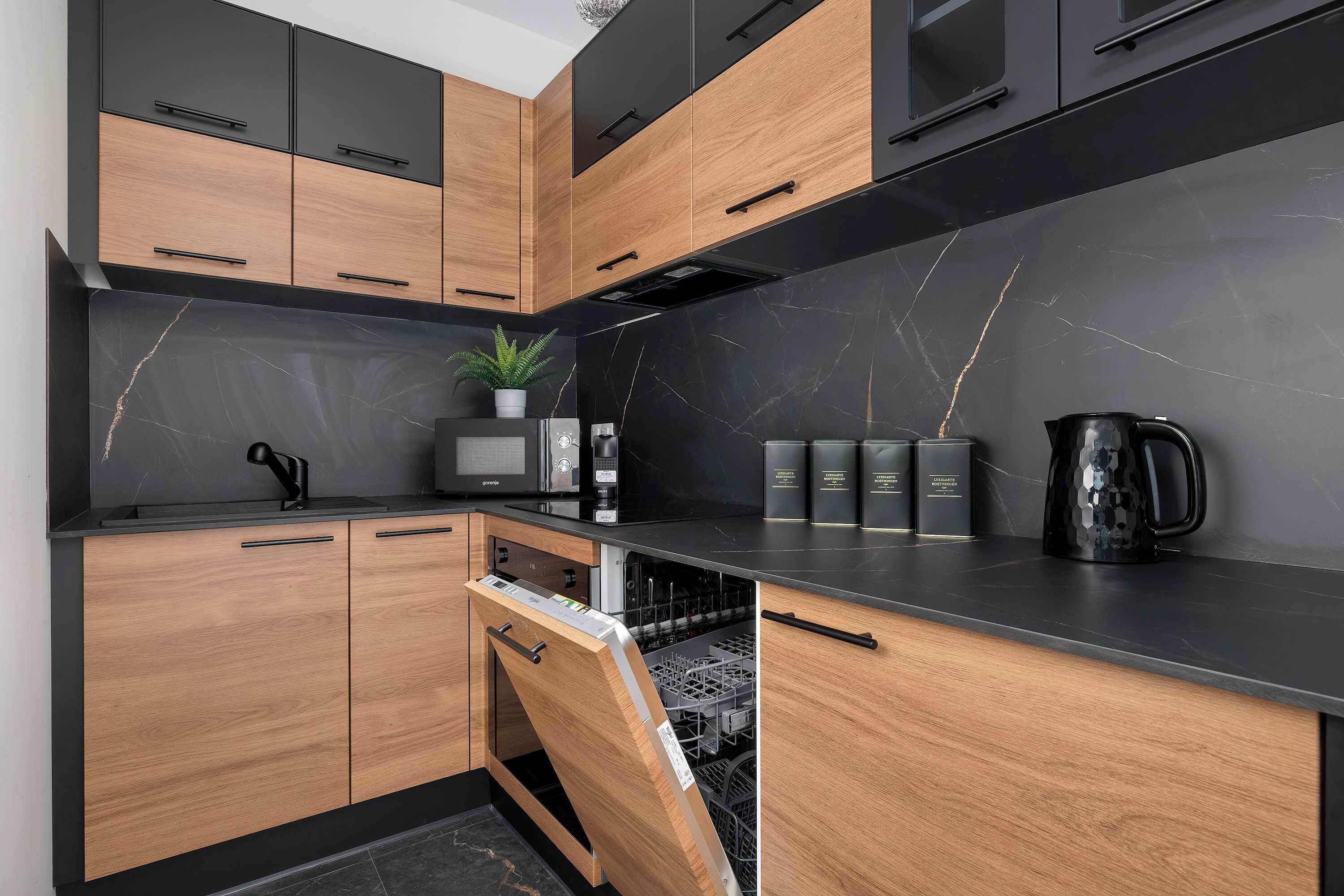Coffee/tea maker, fridge, microwave, oven