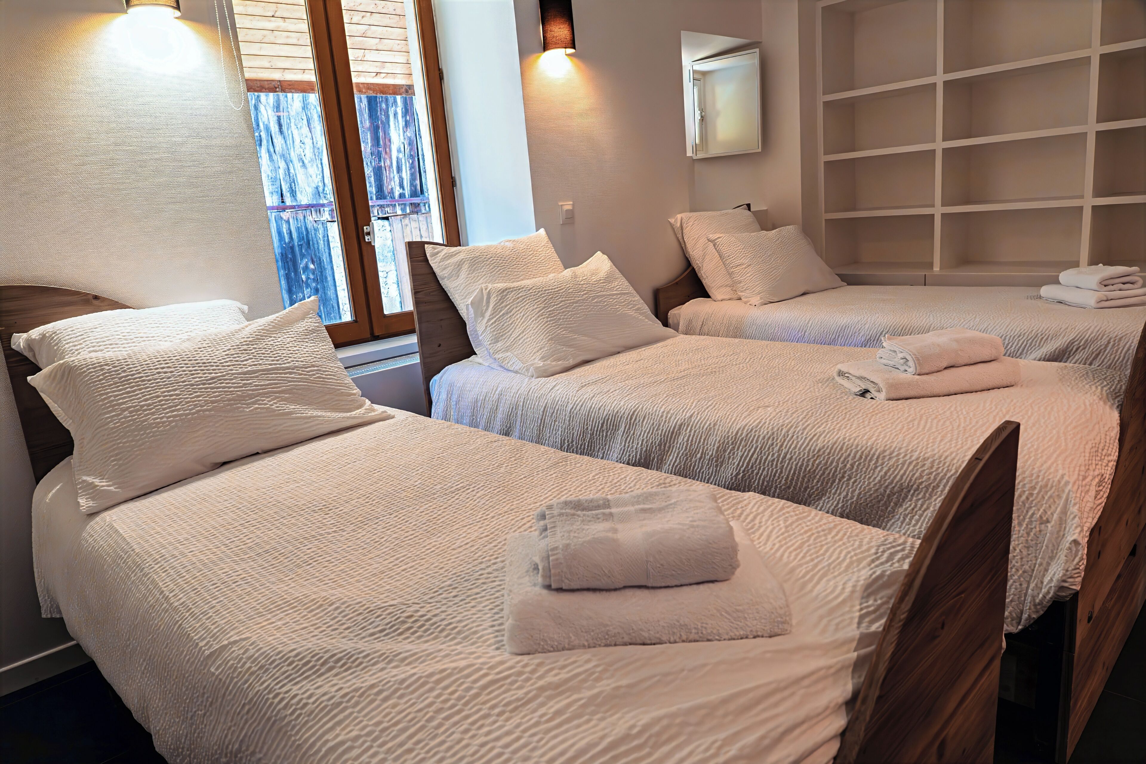 2 quartos, berço de viagem, Wi-Fi de cortesia, roupa de cama