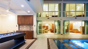 Pool - #1 Luxury 4BR Resort Poolvilla Pratamnak Residence (Pattaya)