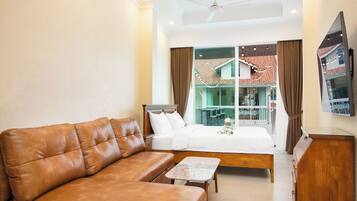 Villa, 3 Bedrooms, Patio | Living room | Books