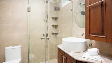 Vila, 3 kamar tidur, patio | Kamar mandi