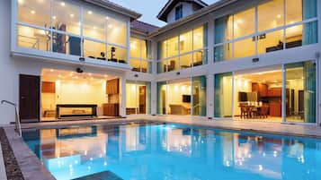 Kolam renang outdoor