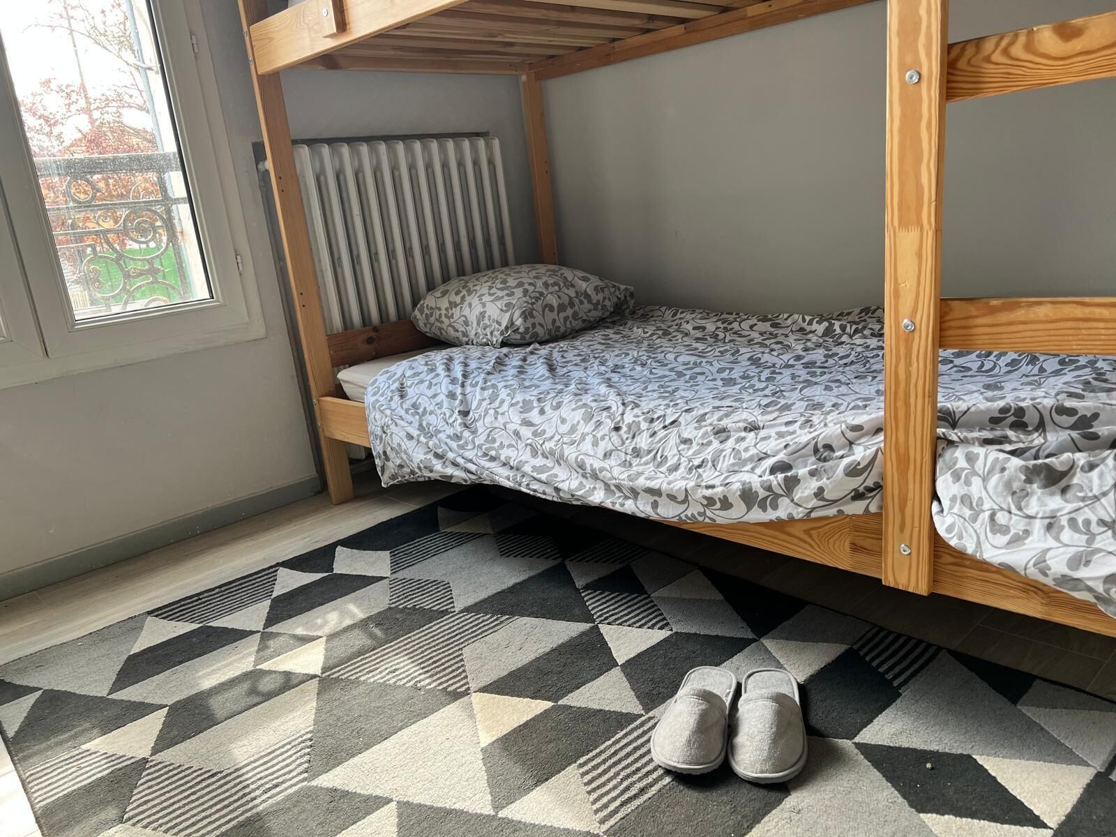 2 bedrooms, internet, bed sheets