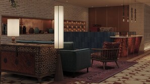 Un área de lounge moderna con sofás estampados, una barra con taburetes y una pared decorativa con estantes.