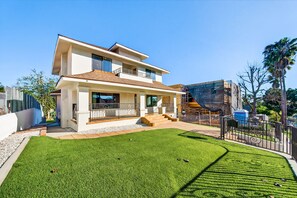 Exterior - LUX Silverlake Gem: Games, Outdoor Oasis - Sunset Blvd, Universal Studio & More (Los Angeles)