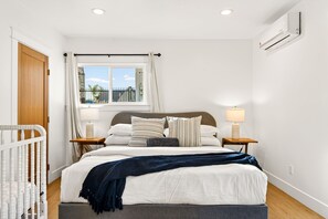 Room - LUX Silverlake Gem: Games, Outdoor Oasis - Sunset Blvd, Universal Studio & More (Los Angeles)