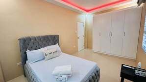 4 室のベッドルーム、WiFi、ベッドシーツ