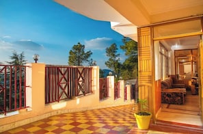 Terrace/patio - Hotel Mount Breeze Nainital (Nainital)