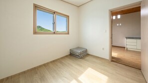 Kamar Basic, 3 kamar tidur (Entire House with Private BBQ) | 3 kamar tidur dan Wi-Fi gratis