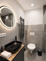 Dusche, Handtücher, Seife, Shampoo