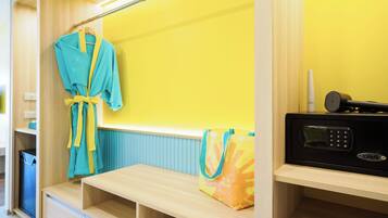 Garden Sun Room | In-room safe, desk, laptop workspace, iron/ironing board (on request)