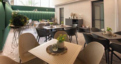 Alexandra Boutique Residence Downtown