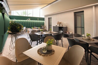 Alexandra Boutique Residence Downtown