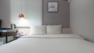 Classic Double Room | Desk, laptop workspace, blackout drapes, soundproofing