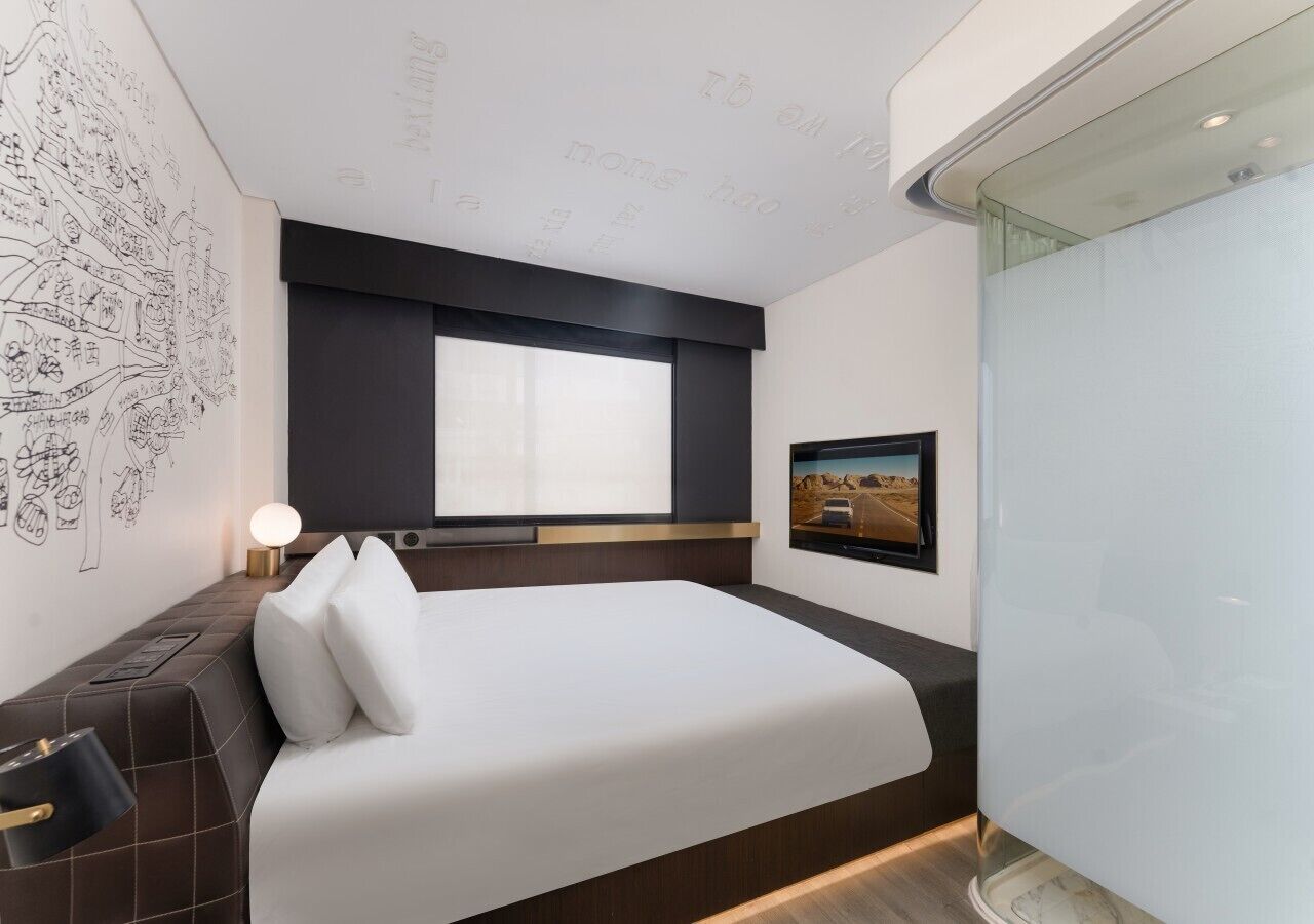 Free minibar, desk, laptop workspace, blackout curtains