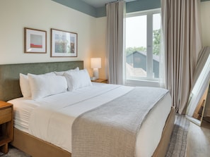 Room - Sleeps 20 • Prime 12 South Location • 2 4BDR Suites | The Gilmore by AvantStay (Nashville)