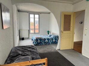 Room - Vrbo Property (Argenteuil)