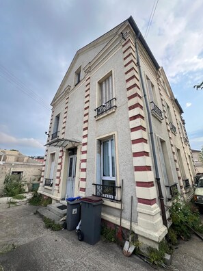 Exterior - Vrbo Property (Argenteuil)