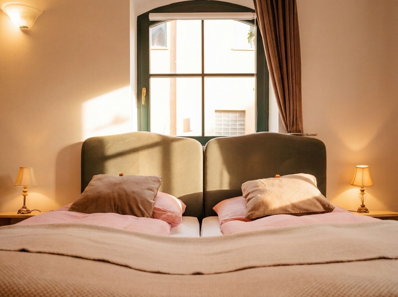 WiFi, bed sheets, wheelchair access