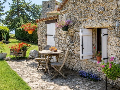 Domaine Les Moustans | Sleeps 38 & Pool | Family & Group Retreat