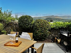 Outdoor dining - The Stirling Lookout | Panoramic Terrace Views | Steps from Stirling Castle (Stirling)