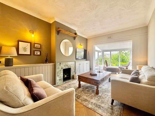 The Stirling Lookout | Panoramic Terrace Views | Steps from Stirling Castle