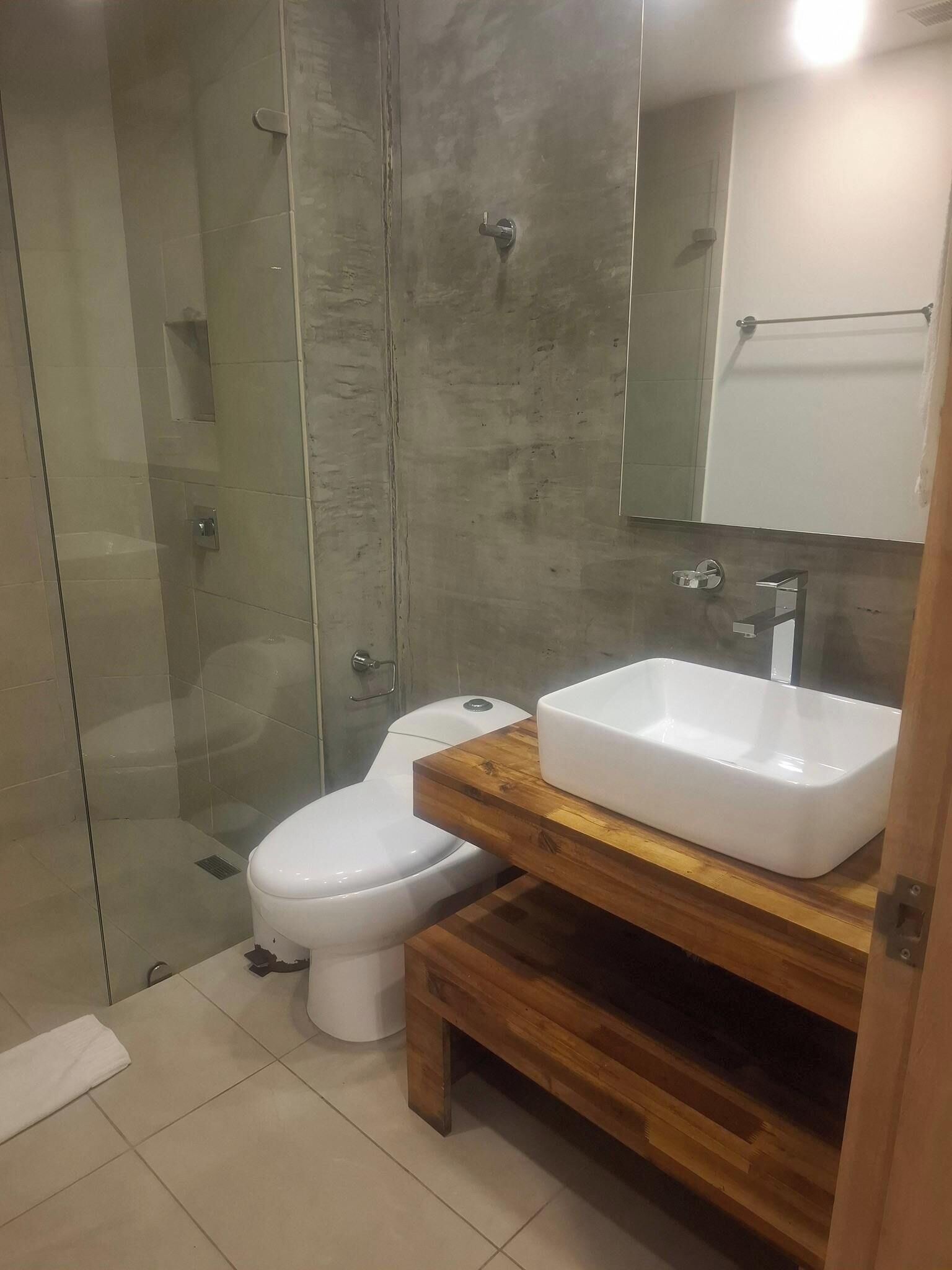Douche, séchoir à cheveux