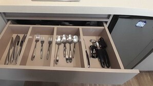 A drawer with utensils and a knife. - Lourdes Executive Suites 203 (Bogotá)