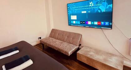 Gorgeous Modern Studio in a Quiet and Prime London Location