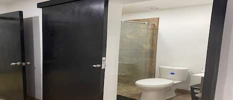 Douche, serviettes fournies
