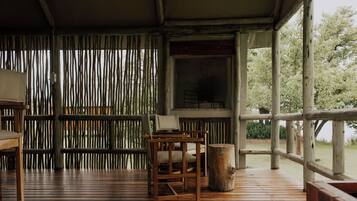 Chalet Standard, patio, vue sur le fleuve