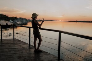 Casa rodante de lujo, vista al río | Cunas gratuitas y ropa de cama 