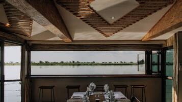 Maison mobile luxueuse, vue sur le fleuve | Restauration