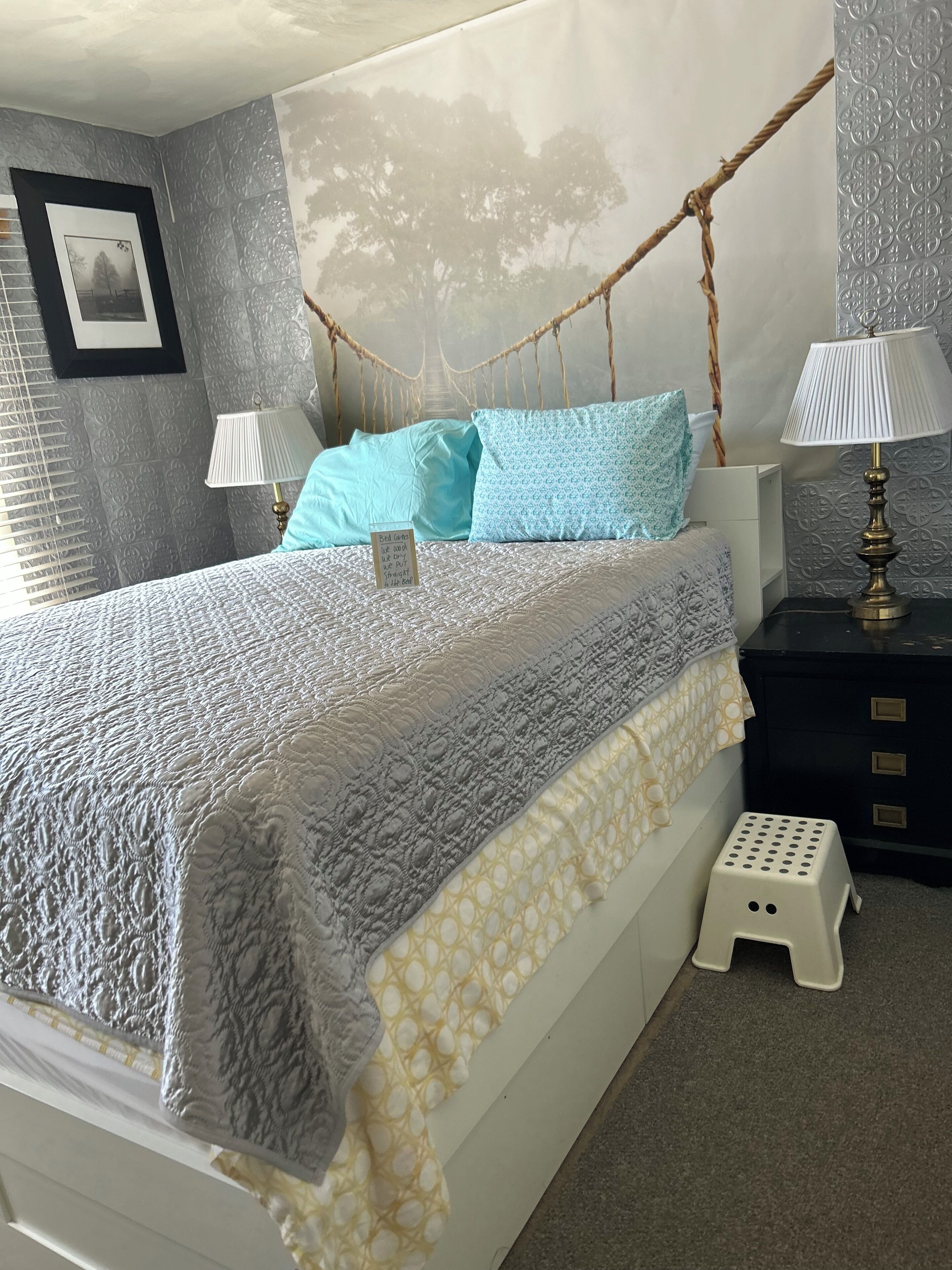 Iron/ironing board, WiFi, bed sheets