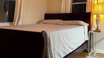 3 bedrooms, in-room safe, desk, iron/ironing board