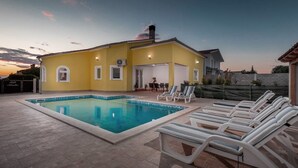 A yellow building with a swimming pool and lounge chairs. - Spacious 4-bedroom Villa in marvellous Pula with  outdoor kitchen and Pool (Pula)