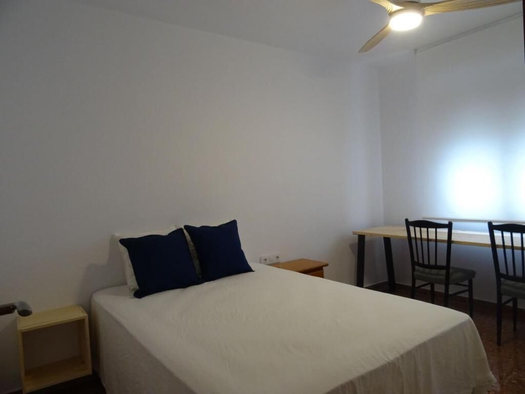 Iron/ironing board, internet, bed sheets