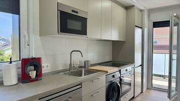 Fridge, microwave, oven, coffee/tea maker