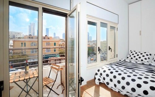 TLV Market Apartment