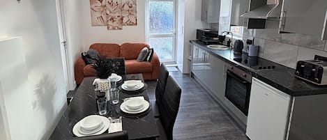 Tủ lạnh, lò vi sóng, lò nướng, bếp nấu