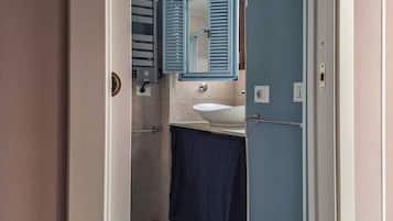 Apartment, Balcony | Bilik Mandi