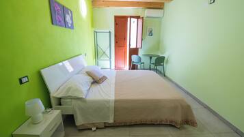 Kamar Double atau Twin Comfort, balkon | Meja kerja, ruang kerja ramah laptop, dan setrika/meja setrika