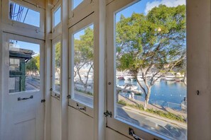 A room with a view of a marina and boats. - Valletta Marina View - Seafront Apartment (Pietà)