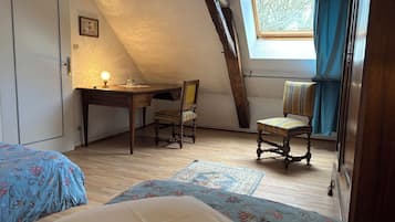 3 bedrooms, iron/ironing board, Internet, bed sheets