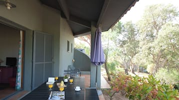 Tempat makan luar