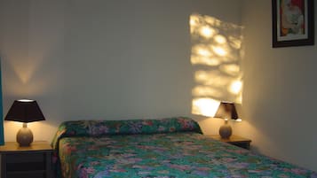 Comfort Villa, Garden View | Peti besi dalam bilik, seterika/papan seterika, Wi-fi percuma